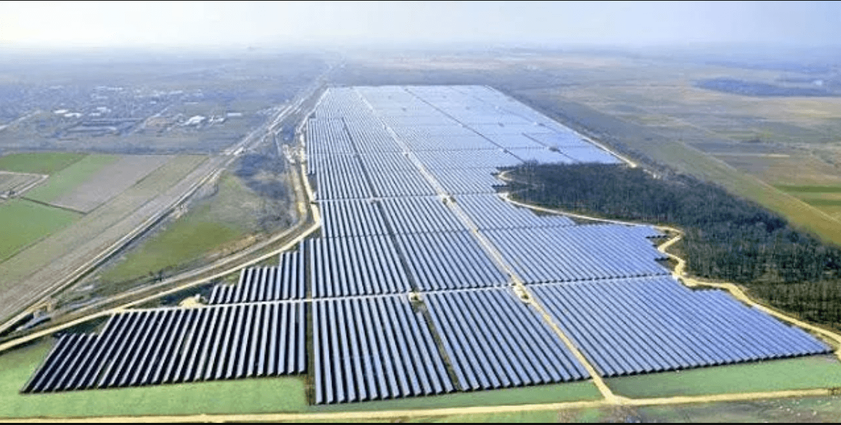Parque eólico ou solar em área de implantação